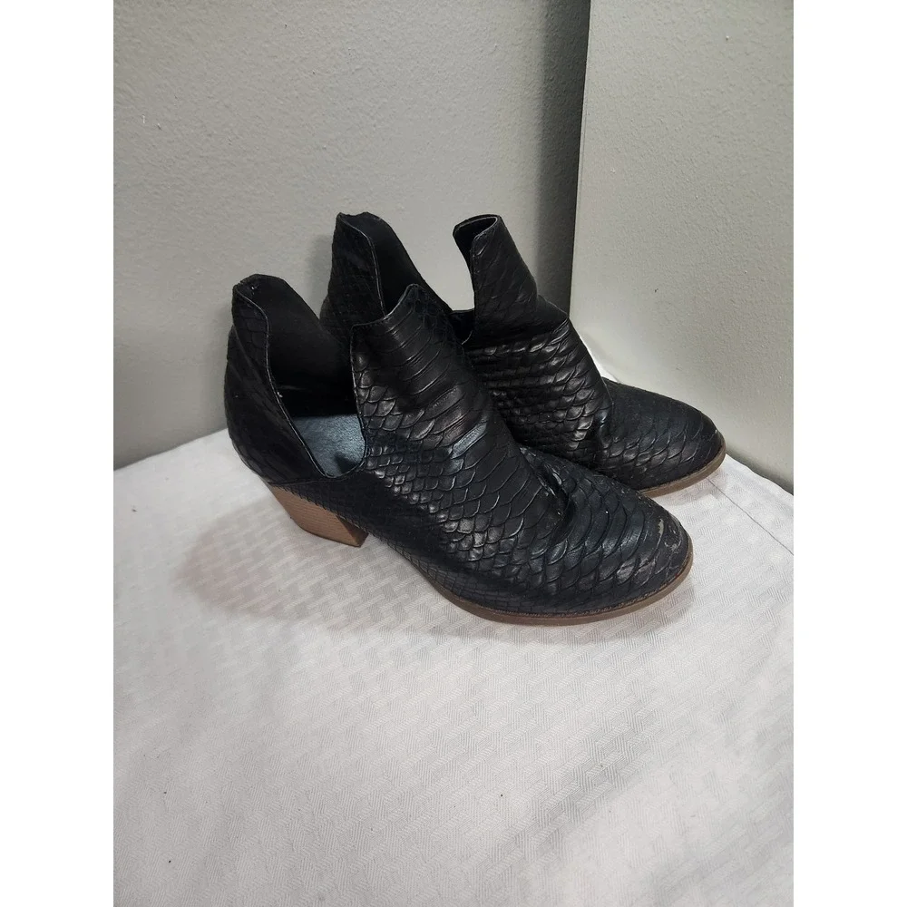 Black Snakeskin Embossed Cutout Ankle Booties Block Heel Size 8.5